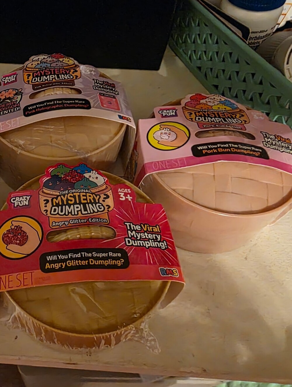 Mystery Dumpling - Pink and Beige Party Toy Set !